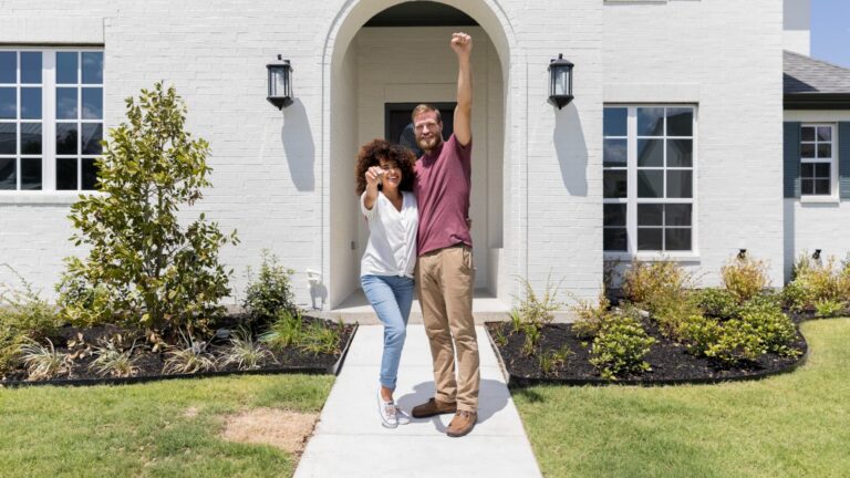 108013479 1722343408521 gettyimages 1178376514 20190820 homemoveincouples sdm49019