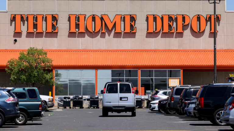 108019446 1723496324436 gettyimages 2165979319 HOME DEPOT EARNS