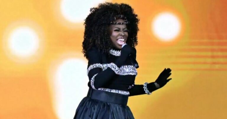 cbsn fusion artist behind wish i didnt miss you angie stone dies in car crash thumbnail